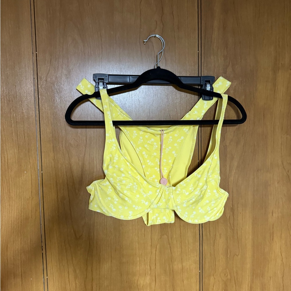 House of CB MARIPOSA
YELLOW WHITE FLORAL PRINT BIKINI - Picture 3 of 4